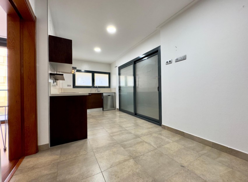 Herverkoop - Apartment - Elche - Porcelanosa