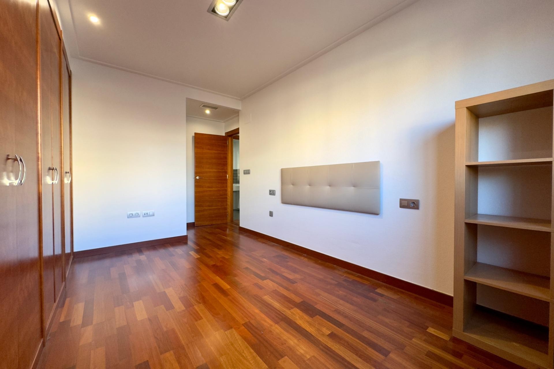 Herverkoop - Apartment - Elche - Porcelanosa