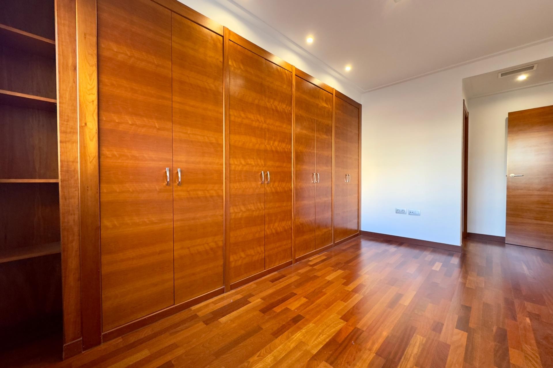 Herverkoop - Apartment - Elche - Porcelanosa