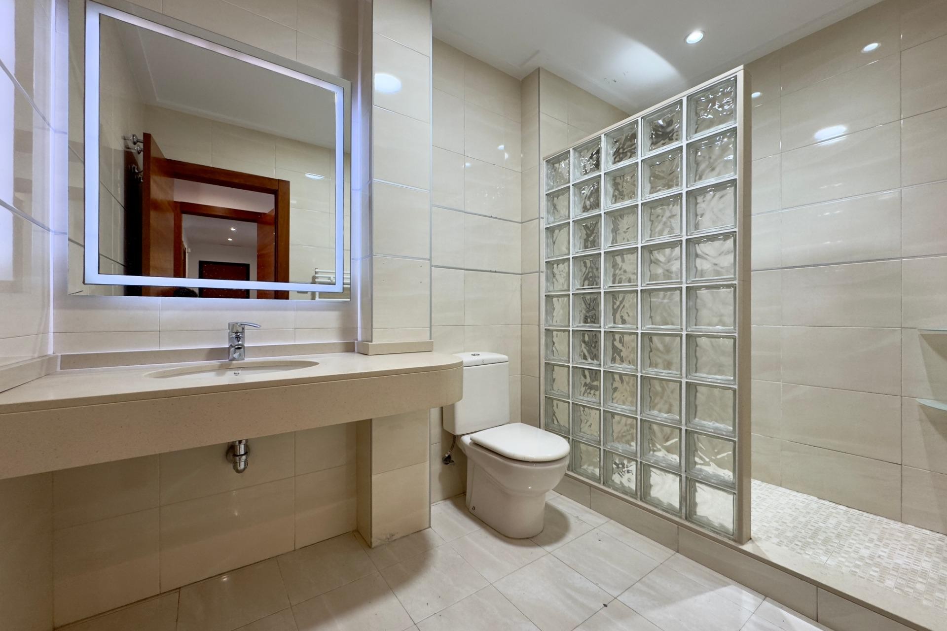 Herverkoop - Apartment - Elche - Porcelanosa