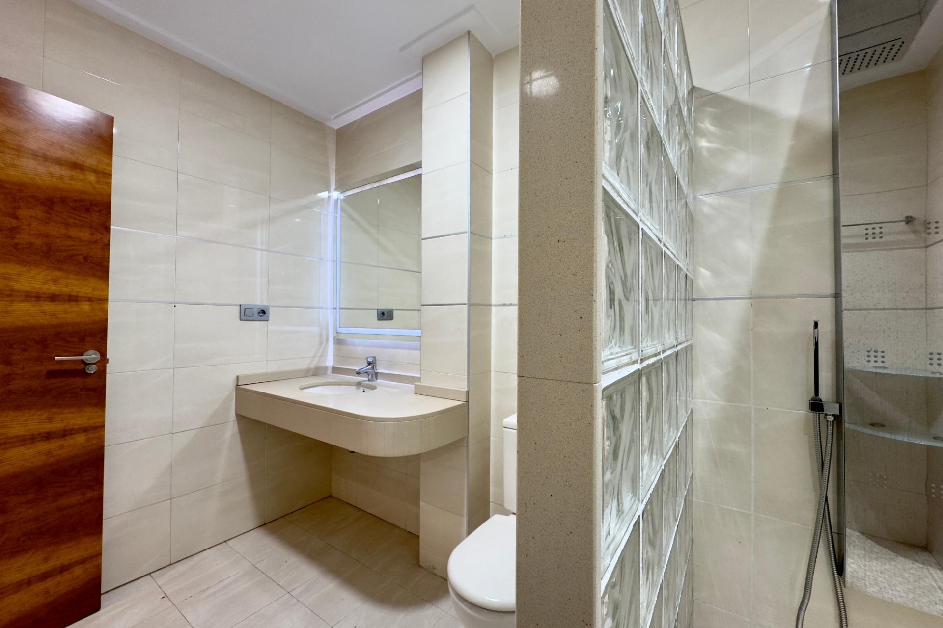 Herverkoop - Apartment - Elche - Porcelanosa