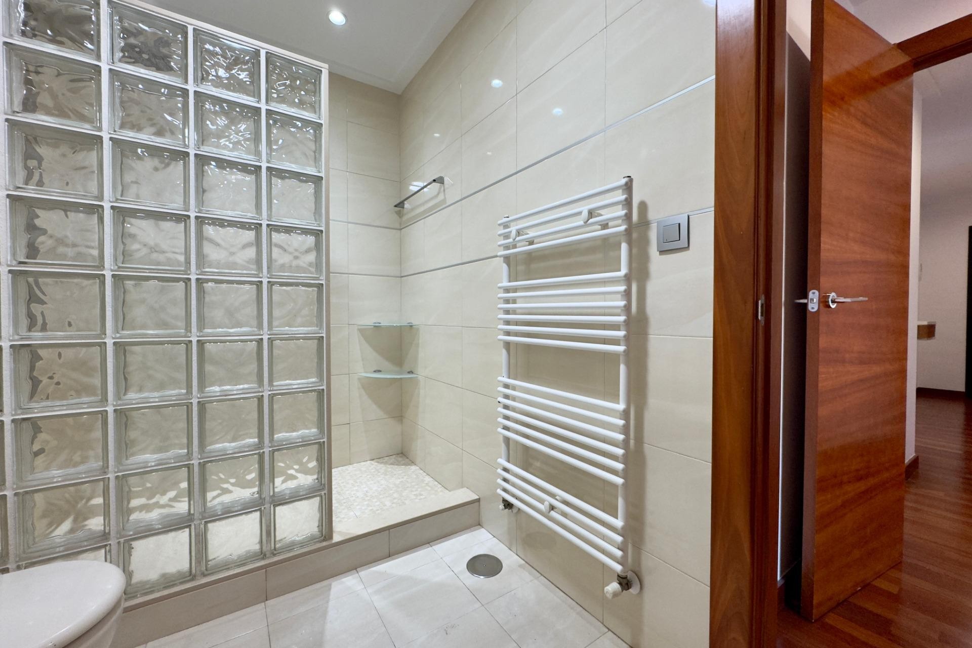 Herverkoop - Apartment - Elche - Porcelanosa