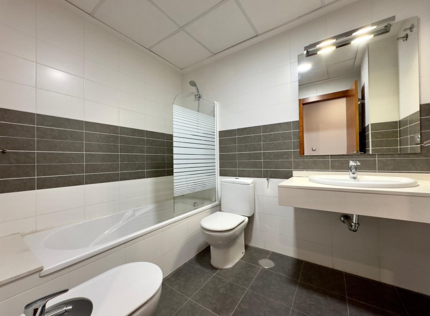 Herverkoop - Apartment - Elche - Porcelanosa