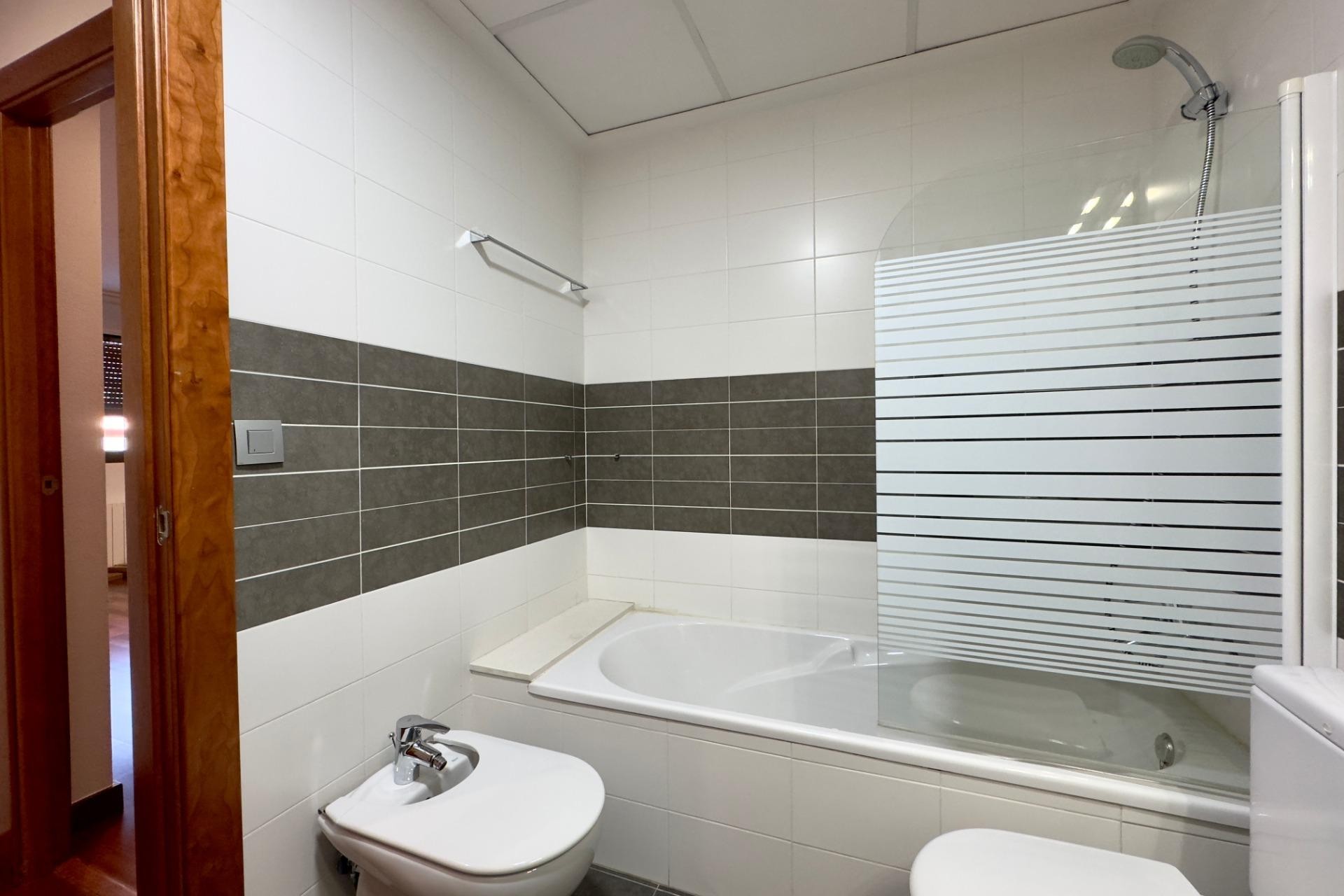 Herverkoop - Apartment - Elche - Porcelanosa