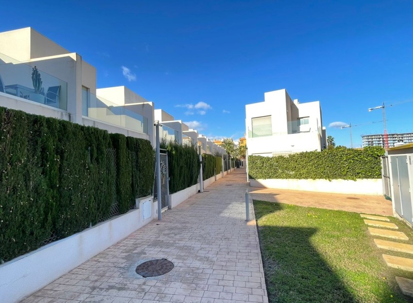Herverkoop - Herenhuis - Torrevieja - Punta Prima