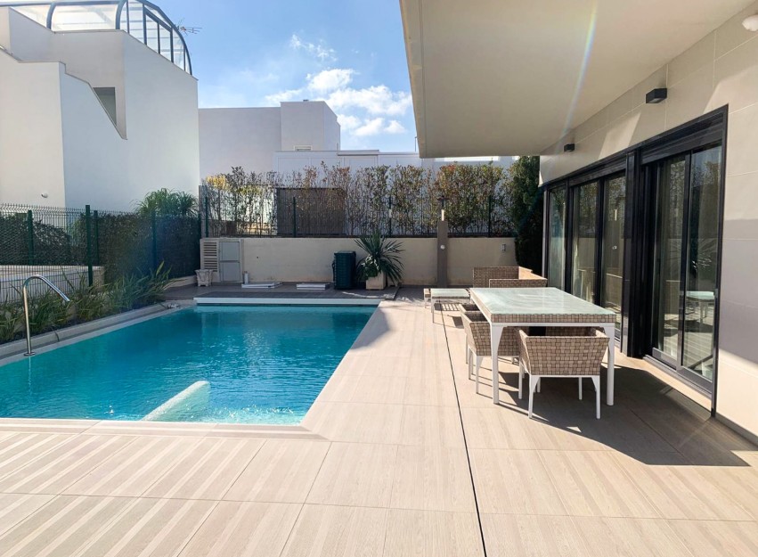 Herverkoop - Villa - Alicante - Campoamor