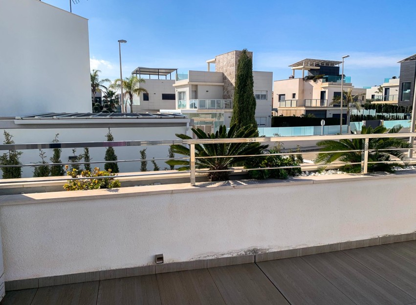 Herverkoop - Villa - Alicante - Campoamor