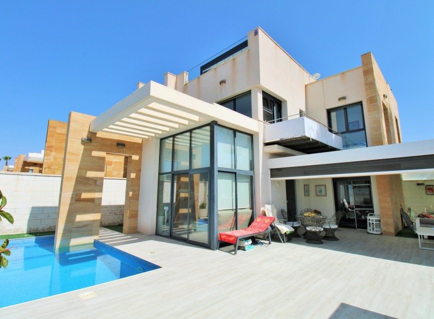 Herverkoop - Villa - Cabo Roig