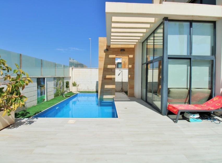 Herverkoop - Villa - Cabo Roig