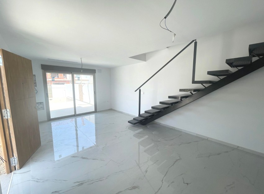 Herverkoop - Villa - Daya Nueva