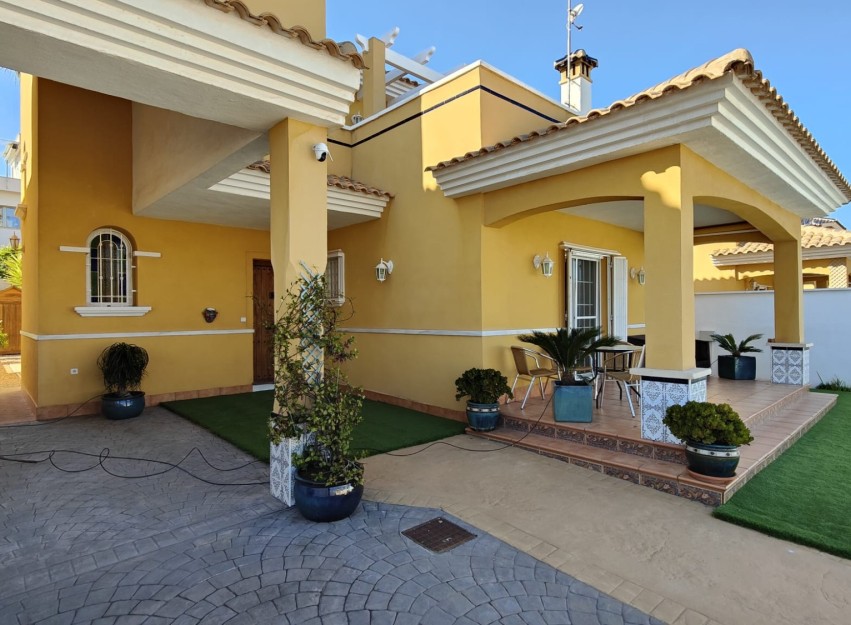Herverkoop - Villa - Orihuela Costa - La Zenia