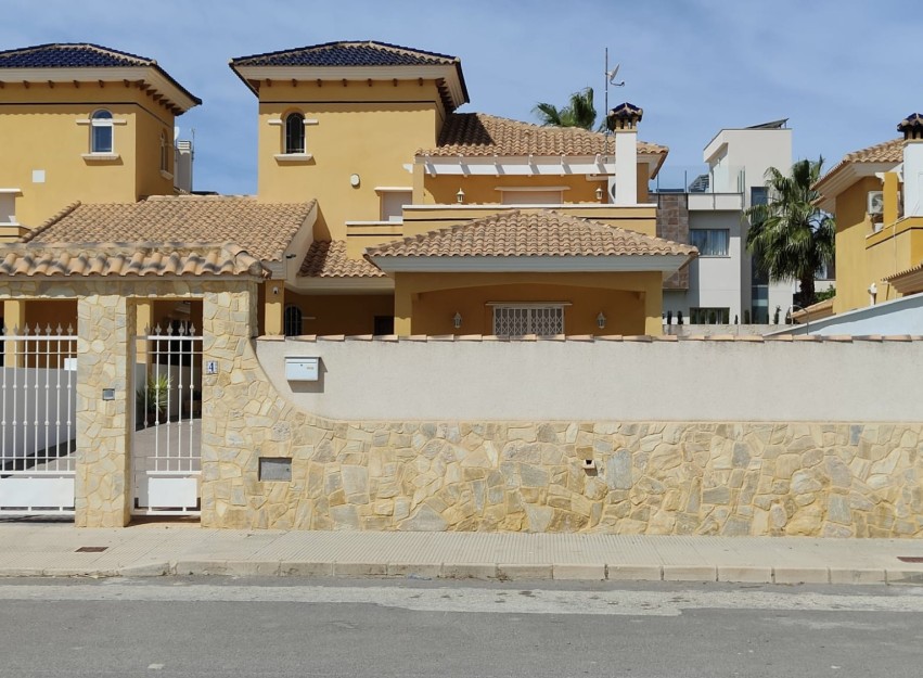 Herverkoop - Villa - Orihuela Costa - La Zenia