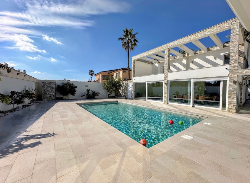 Herverkoop - Villa - Orihuela Costa - La Zenia