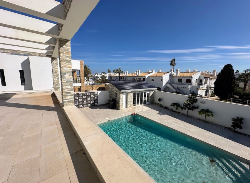 Herverkoop - Villa - Orihuela Costa - La Zenia