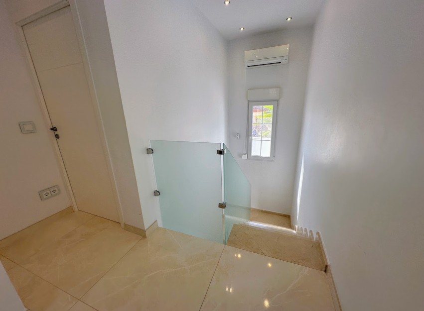 Herverkoop - Villa - Orihuela Costa - La Zenia