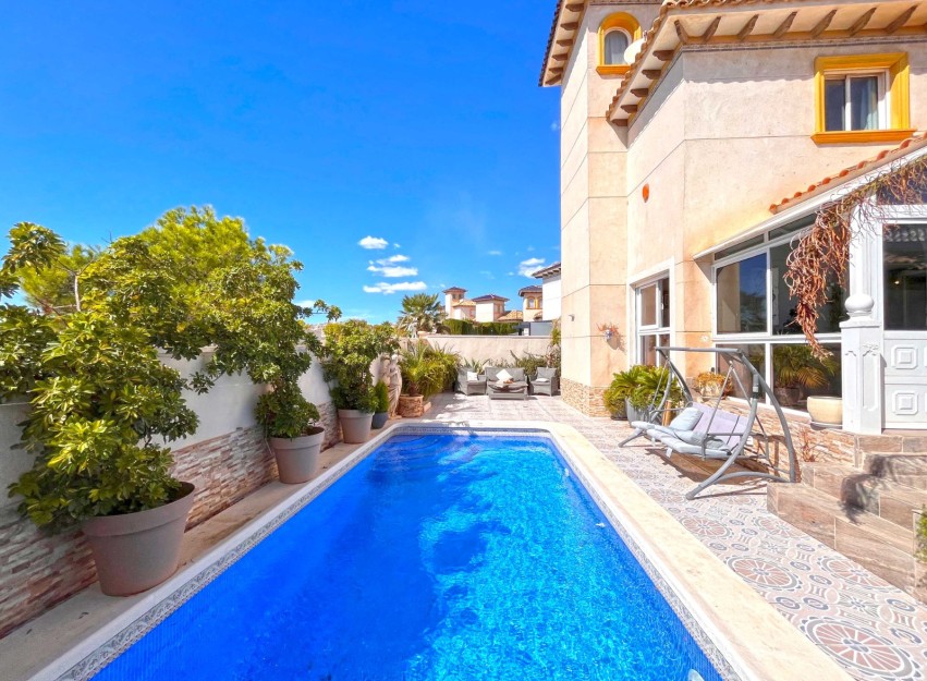 Herverkoop - Villa - Orihuela Costa - La Zenia