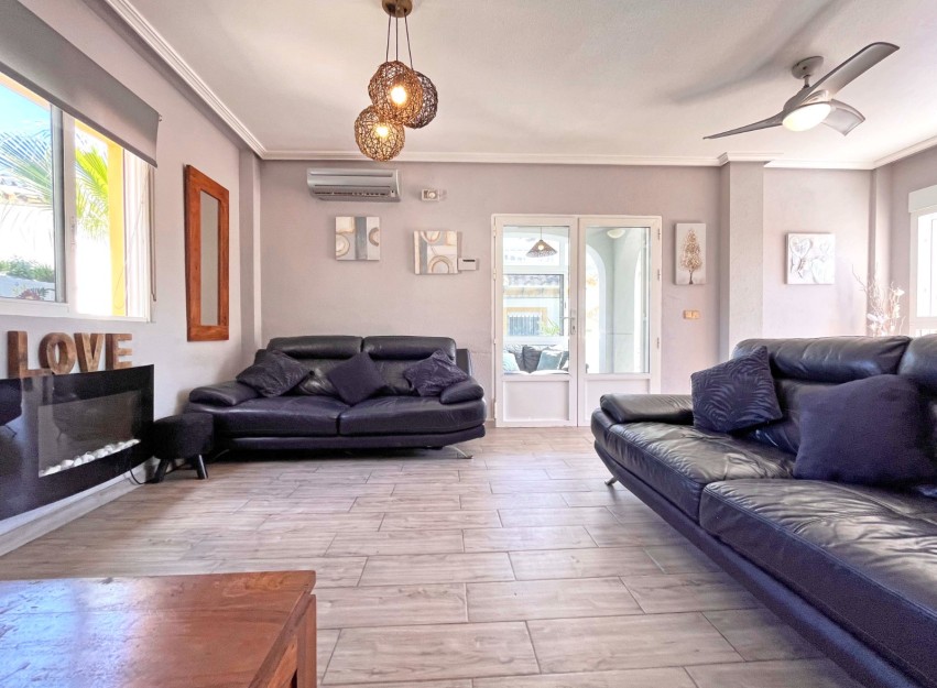 Herverkoop - Villa - Orihuela Costa - La Zenia