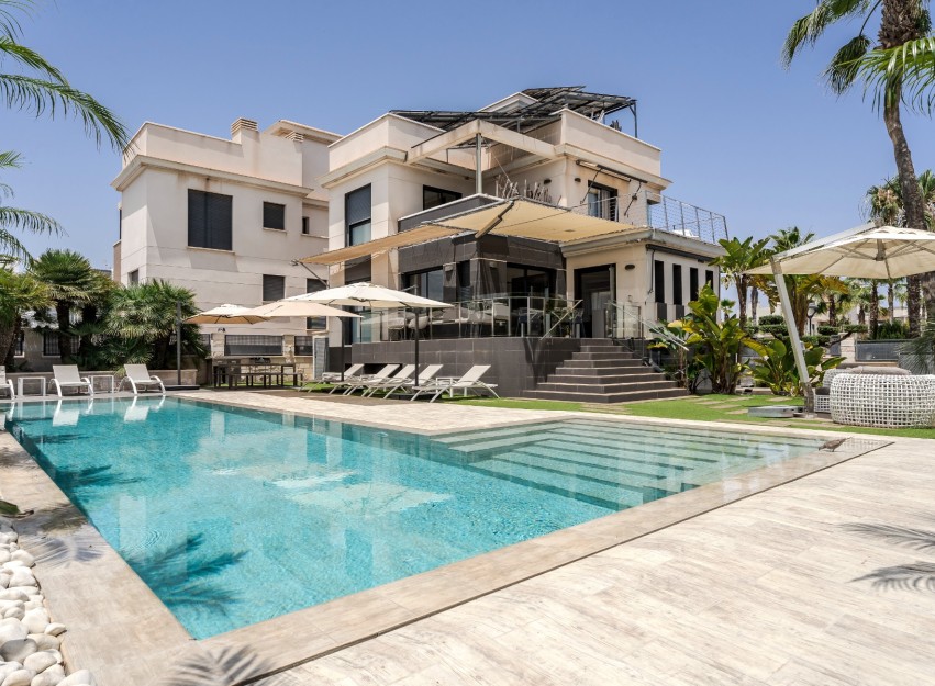 Herverkoop - Villa - Orihuela Costa - La Zenia