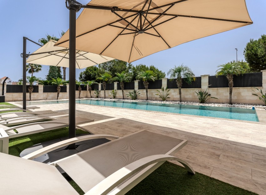 Herverkoop - Villa - Orihuela Costa - La Zenia