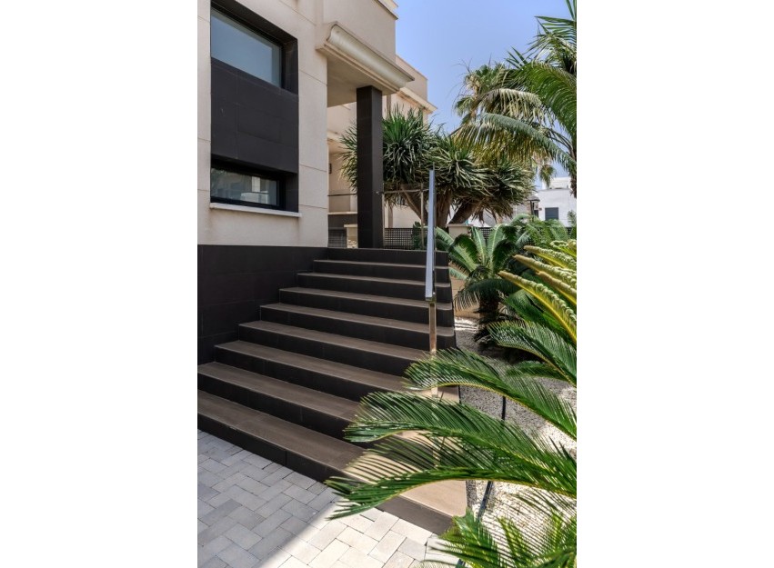 Herverkoop - Villa - Orihuela Costa - La Zenia