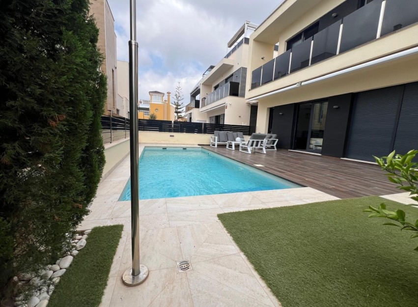 Herverkoop - Villa - Orihuela Costa - Lomas De Cabo Roig