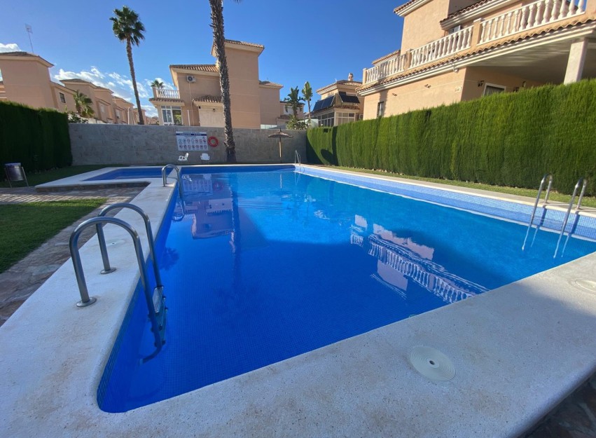 Herverkoop - Villa - Orihuela Costa - Los Altos