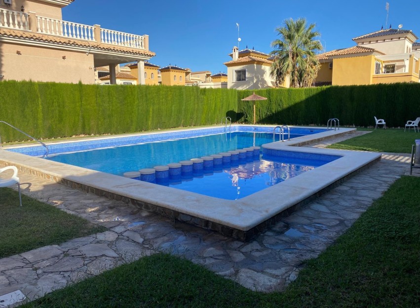 Herverkoop - Villa - Orihuela Costa - Los Altos
