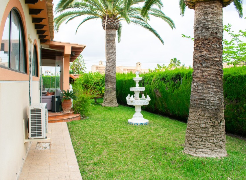 Herverkoop - Villa - Orihuela Costa - MUY CERCA DE LA PLAYA