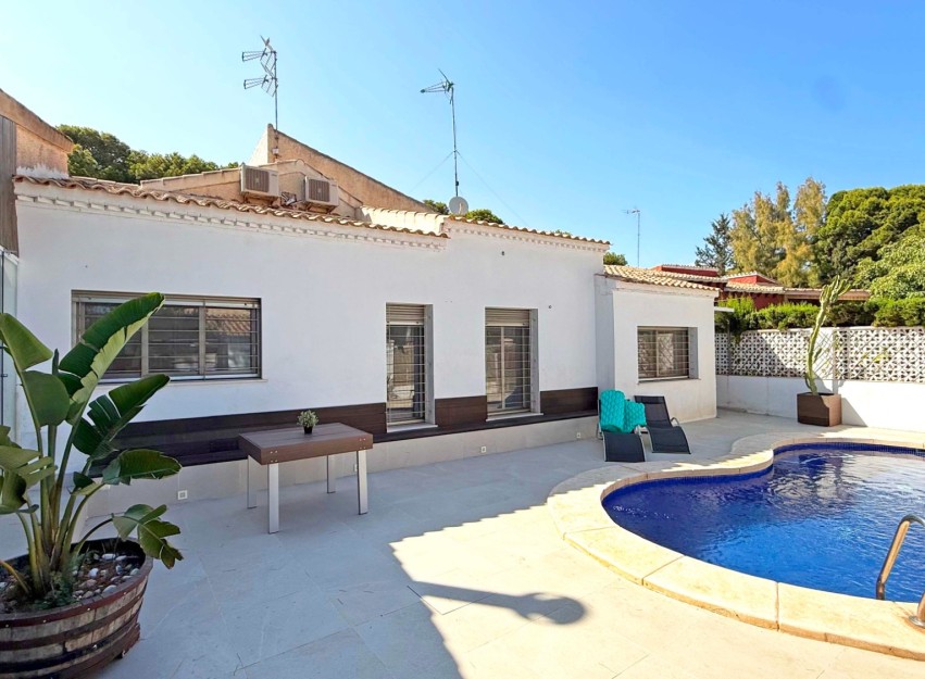 Herverkoop - Villa - Orihuela Costa - Punta Prima