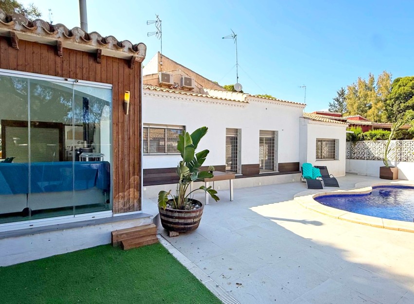 Herverkoop - Villa - Orihuela Costa - Punta Prima