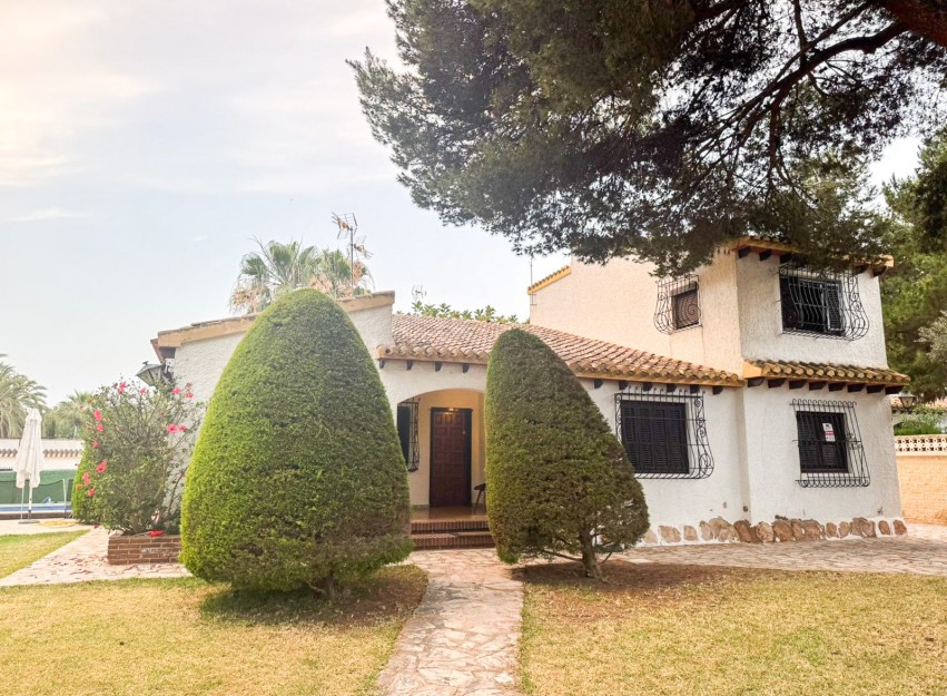 Herverkoop - Villa - Orihuela Costa - Punta Prima