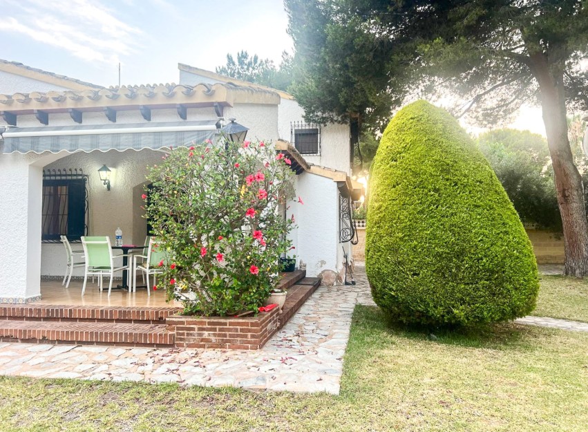 Herverkoop - Villa - Orihuela Costa - Punta Prima