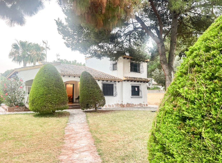 Herverkoop - Villa - Orihuela Costa - Punta Prima