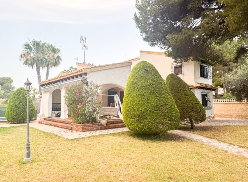 Herverkoop - Villa - Orihuela Costa - Punta Prima