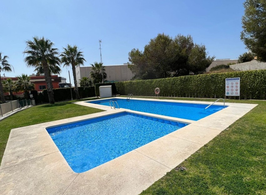 Herverkoop - Villa - Orihuela Costa - Villamartín