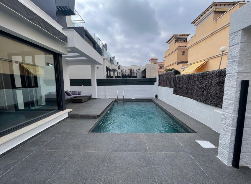 Herverkoop - Villa - Orihuela Costa - Villamartín