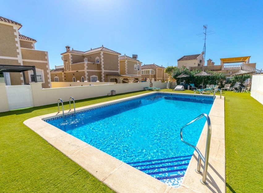 Herverkoop - Villa - Orihuela Costa - Villamartín