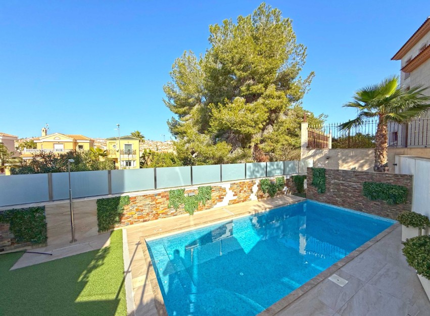 Herverkoop - Villa - Orihuela Costa - Villamartín