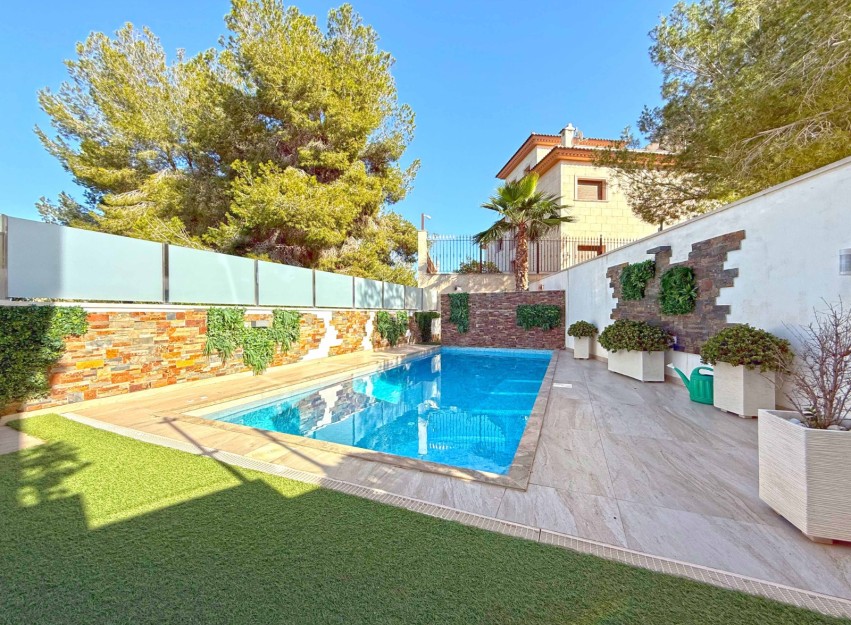 Herverkoop - Villa - Orihuela Costa - Villamartín