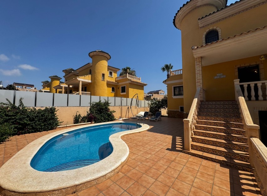 Herverkoop - Villa - Orihuela Costa - Villamartín