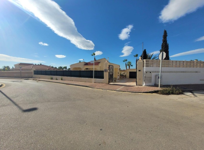 Herverkoop - Villa - San Fulgencio - Urbanización La Marina