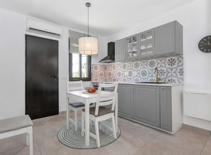 Herverkoop - Villa / Semi-detached Villa - Torrevieja - Torreta Florida