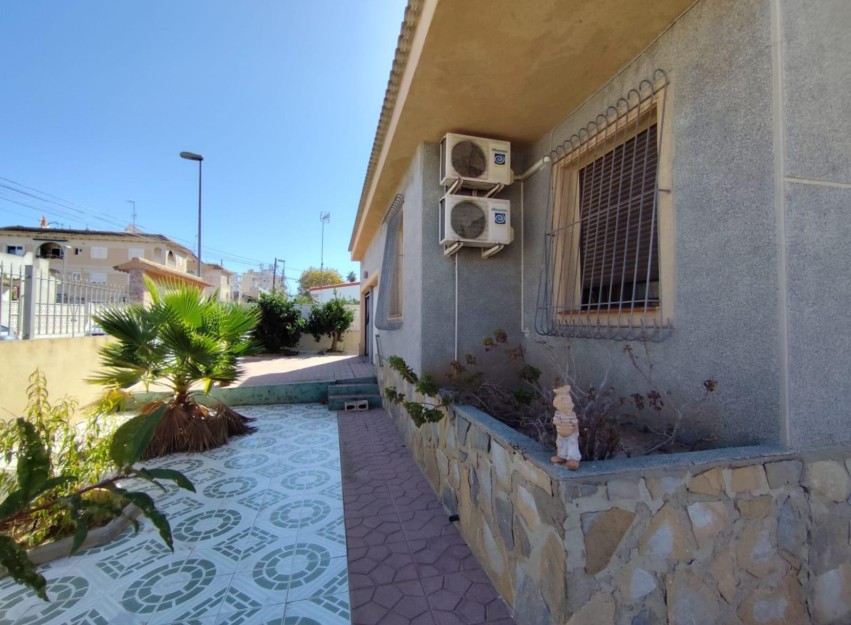 Herverkoop - Villa - Torrevieja - Center