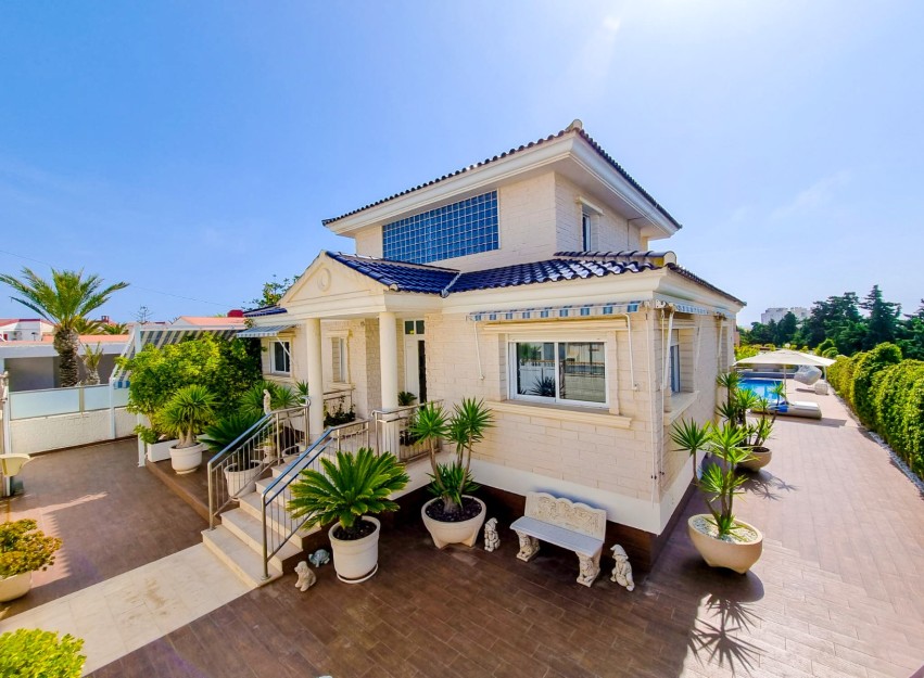 Herverkoop - Villa - Torrevieja - La Mata