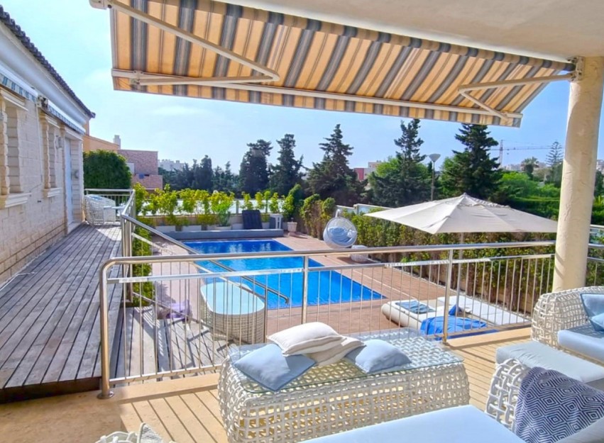 Herverkoop - Villa - Torrevieja - La Mata