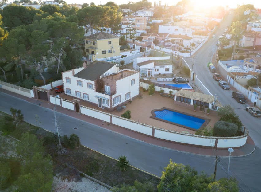 Herverkoop - Villa - Torrevieja - Los Balcones