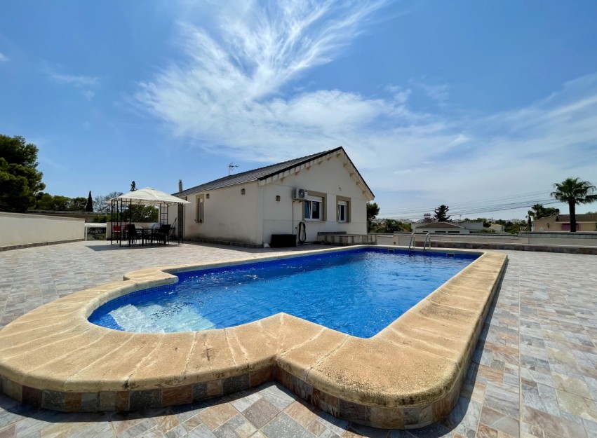 Herverkoop - Villa - Torrevieja - Los Balcones
