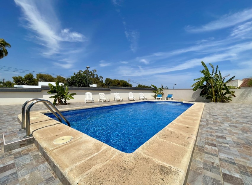 Herverkoop - Villa - Torrevieja - Los Balcones