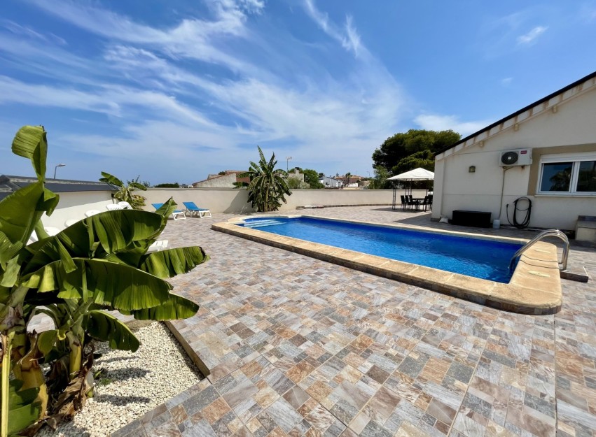 Herverkoop - Villa - Torrevieja - Los Balcones