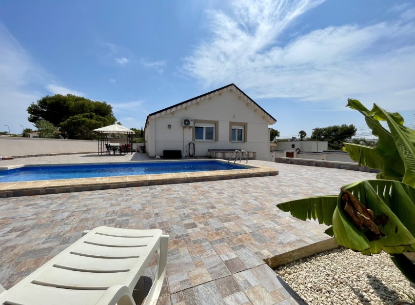 Herverkoop - Villa - Torrevieja - Los Balcones